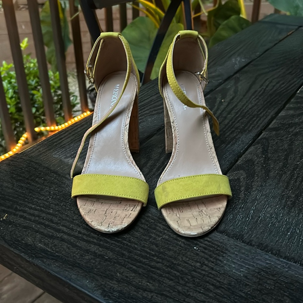 Nero a neon yellow blocked corked heels
